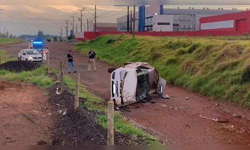 Homem morre ao ser ejetado de veículo durante capotamento, na BR 277