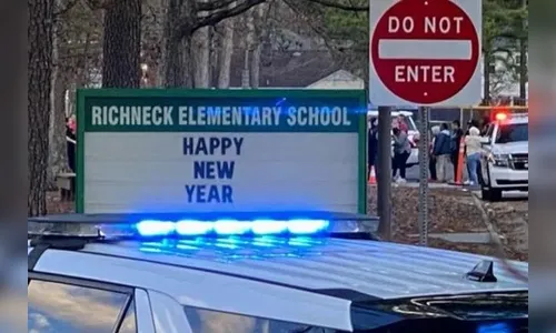 Estudante de 6 anos dispara contra professora em escola