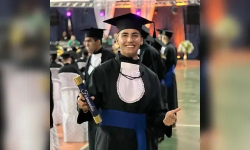 Estudante de 17 anos aprovado em medicina fala sobre conquista; veja