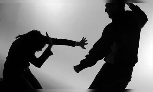 Homem é preso após agredir mãe e namorada, em Apucarana