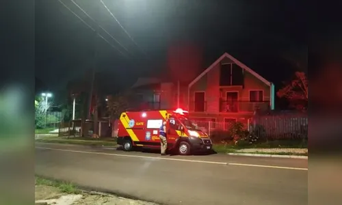 Marido pega celular da mulher, atropela a companheira e foge no Paraná