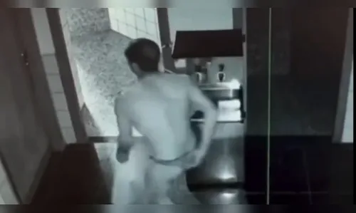 Câmera flagra ladrão vestido com calcinha furtando escola no DF; vídeo