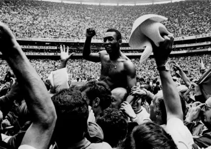 O mundo do futebol presta homenagens a Pelé nesta quinta-feira