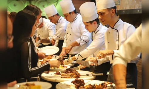 Volume de serviços acumula alta de 4,4% no Paraná em 2022