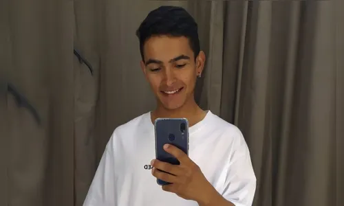 Jovem morre eletrocutado enquanto instalava placa solar em empresa