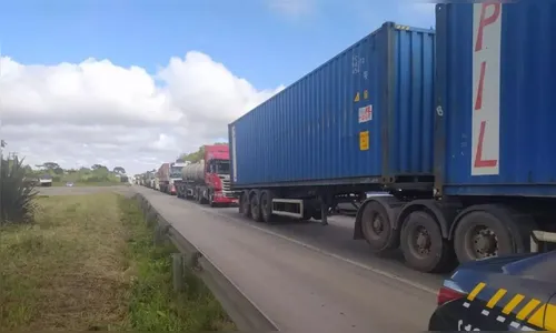BR-376 registra filas de mais de 30 km entre o Paraná e Santa Catarina