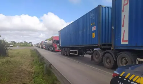 O trecho entre Tijucas do Sul e Guaratuba está com filas de 33 km entre os quilômetros 635 a 668