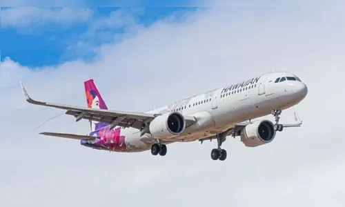 Passageiros voam dos assentos e ficam feridos durante turbulência