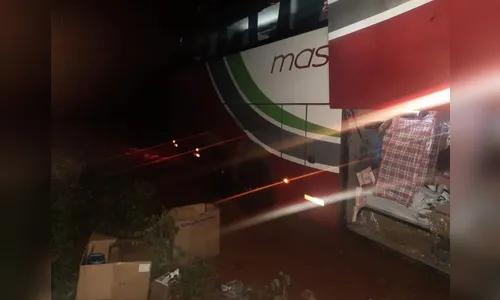 Passageiros de ônibus são agredidos durante assalto na PR-317