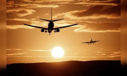 Corpos são achados em trem de pouso de avião durante manutenção