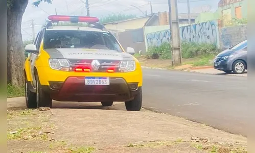 Ladrões invadem lava-car, amarram funcionários e roubam Jeep Compass