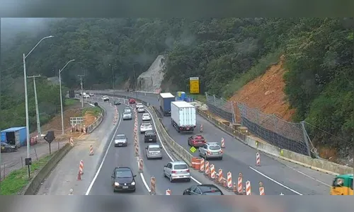 Barreira é instalada em trecho da BR-376 onde ocorreu deslizamento