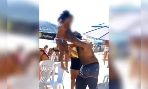 Pai bate nas filhas em praia de Salvador e revolta pela brutalidade