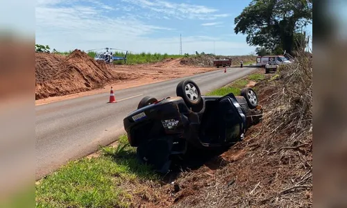 Pai morre e filhos ficam feridos após capotamento na PR-463