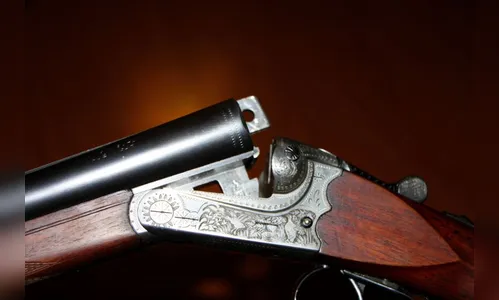 Homem solta fogos para celebrar cura do câncer da mãe e é assassinado