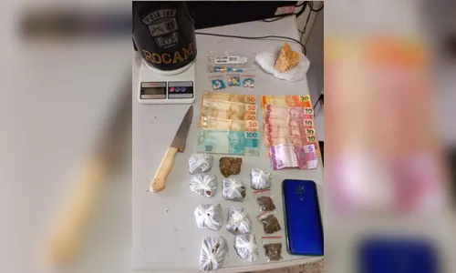 PM de Arapongas apreende crack, maconha e prende traficante