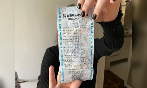 Jovem de Curitiba faz quina e quadra no mesmo bolão da Mega da Virada