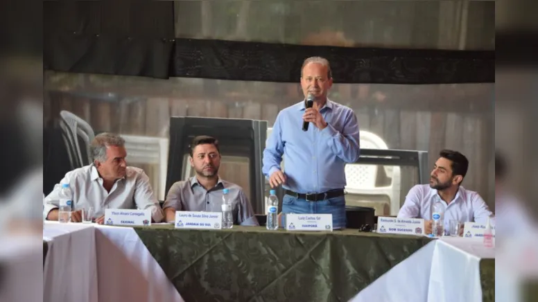 Além disso, este já é o seu terceiro mandato como presidente da Amuvi