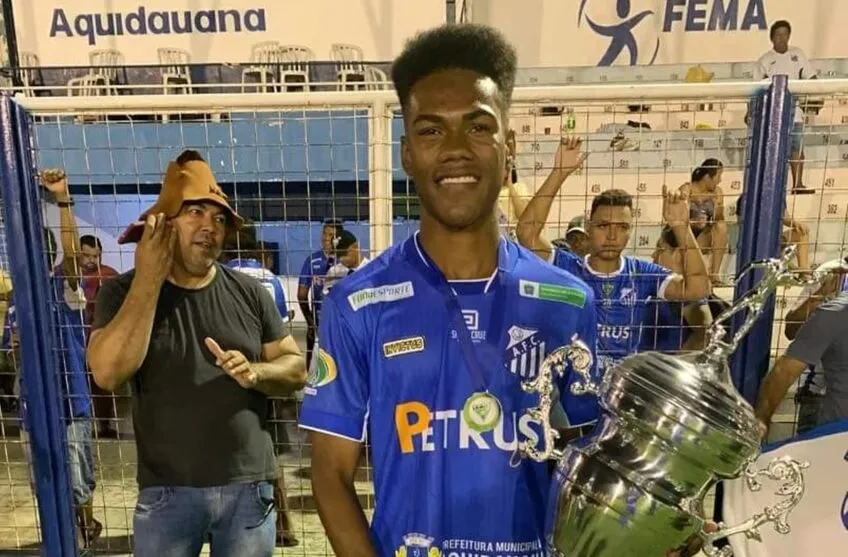Anderson Costa, de 21 anos, conhecido como "Costinha", morreu na noite de quinta