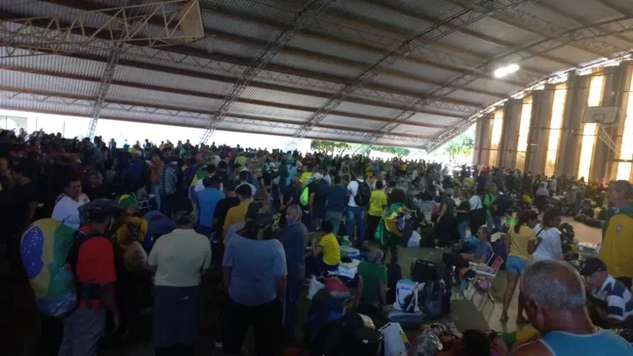 Ao todo, 1.398 pessoas estão detidas após participação na manifestação de apoiadores do ex-presidente Jair Bolsonaro (PL)