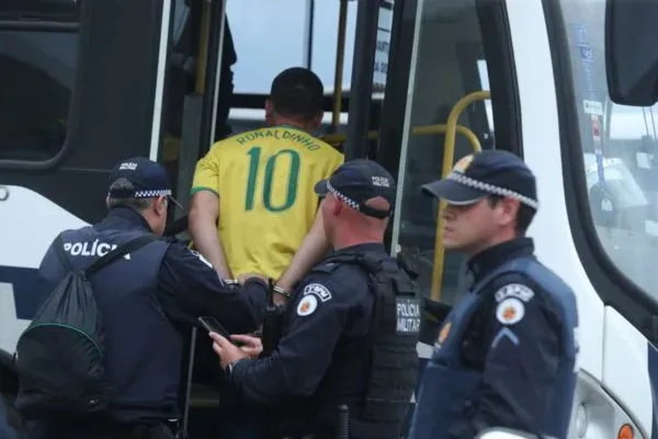 Ao todo, o advogado paranaense faz a defesa de 36 paranaenses que foram detidos na capital brasileira