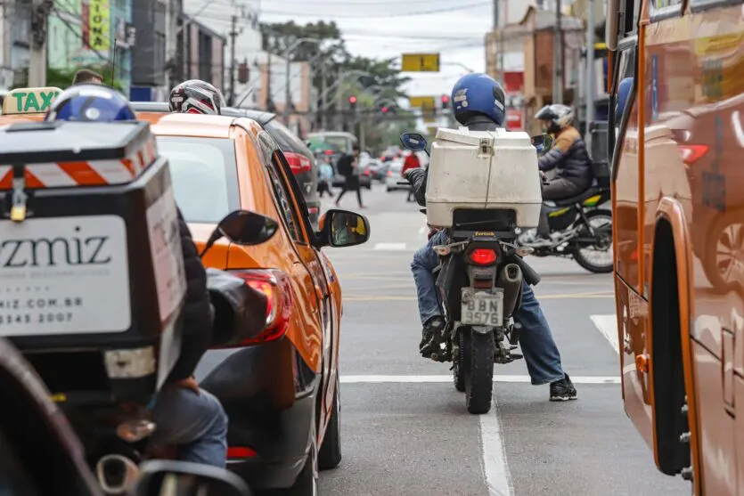 É possível pagar em cinco parcelas, sem desconto, à vista, com 3% de abatimento, ou com cartão de crédito