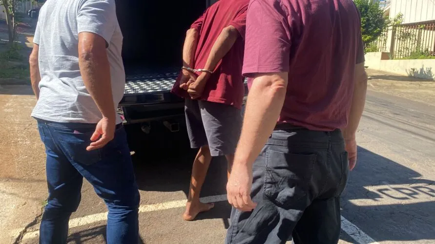 Homem foi preso e levado para a 17ª Subdivisão Policial de Apucarana