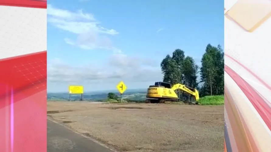 Maquinários realizam obras às margens da rodovia