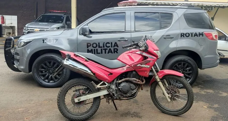 Motocicleta foi conduzida ao pátio da Polícia Militar