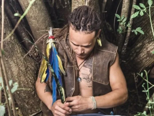 O artista independente Rafa na Raça lançou no dia 26 de janeiro a produção de baixo custo "A Canção da Caminhada"