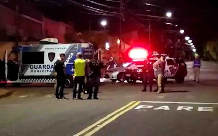 O caso foi na madrugada de domingo, na Rua Osvaldo Cruz