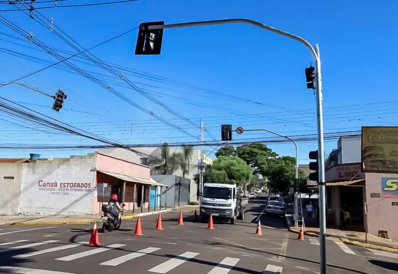 O dispositivo foi instalado no cruzamento com a Rua Saul Guimarães da Costa