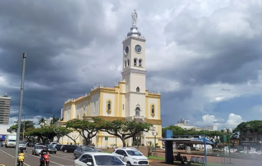 Pintura da Catedral de Apucarana avançou nas últimas semanas