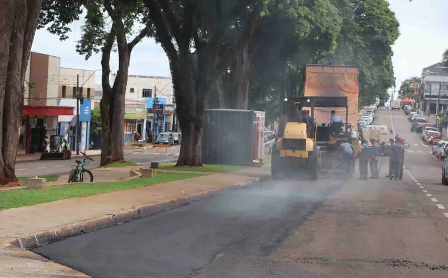 A obra é executada no canteiro da Avenida Brasil, entre a Fatec e a Praça Manoel Teodoro da Rocha / Fotos: Assessoria de Imprensa - Prefeitura de Ivaiporã