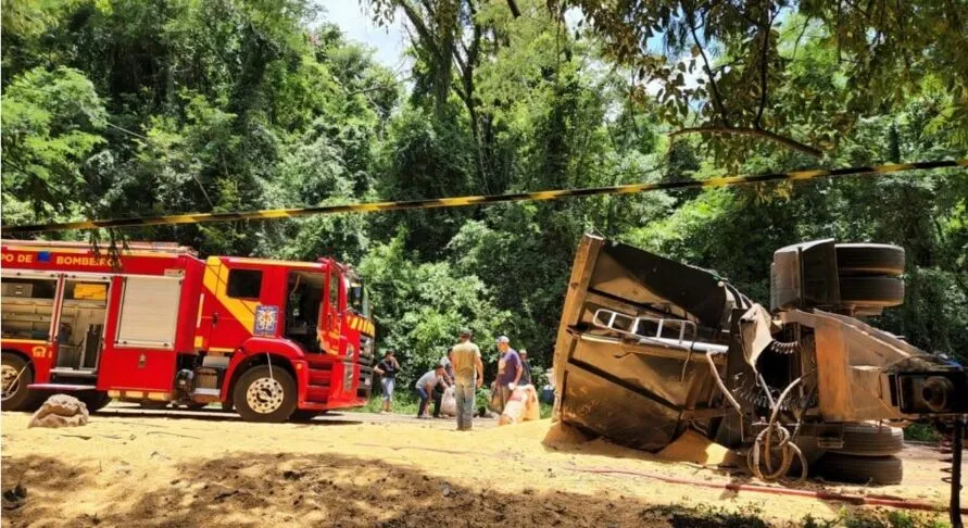 Além do Samu, o acidente mobilizou equipes do Corpo de Bombeiros e agentes da Polícia Rodoviária Federal (PRF)