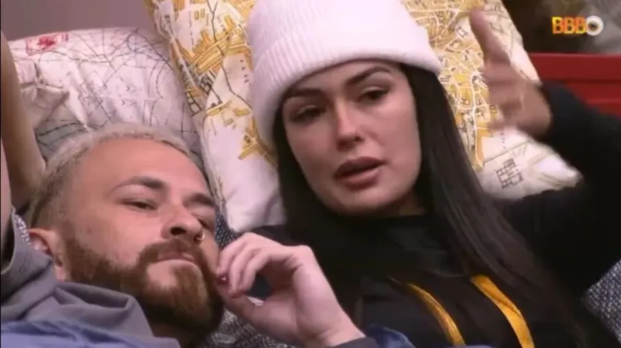 Após cinco dias de BBB, Larissa descobre que Fred é do Camarote