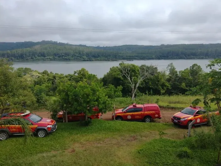 Bombeiros seguem com as buscas no rio Uruguai