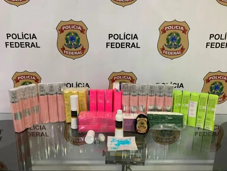 Brasileiro é preso com 10 kg de cocaína em embalagens de cosméticos