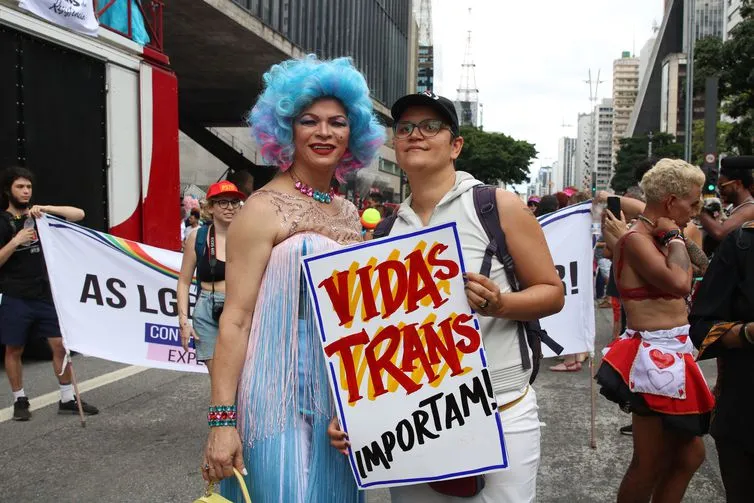 Caminhada trans em São Paulo pede políticas e cobra ação contra mortes