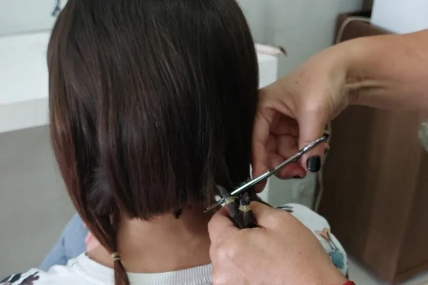 Em ação inédita, mulheres privadas de liberdade doam os próprios cabelos para pacientes em tratamento contra o cânce -