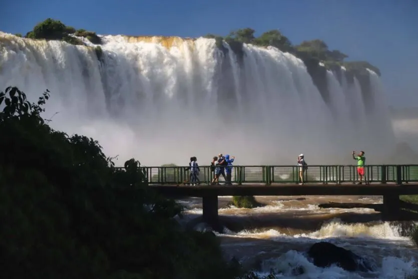 Foz do Iguaçu, no Oeste do estado do Paraná, é a principal base para visitar as famosas Cataratas do Iguaçu