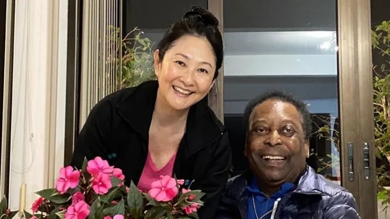 Márcia Aoki, viúva de Pelé, se despede do marido em carta aberta.