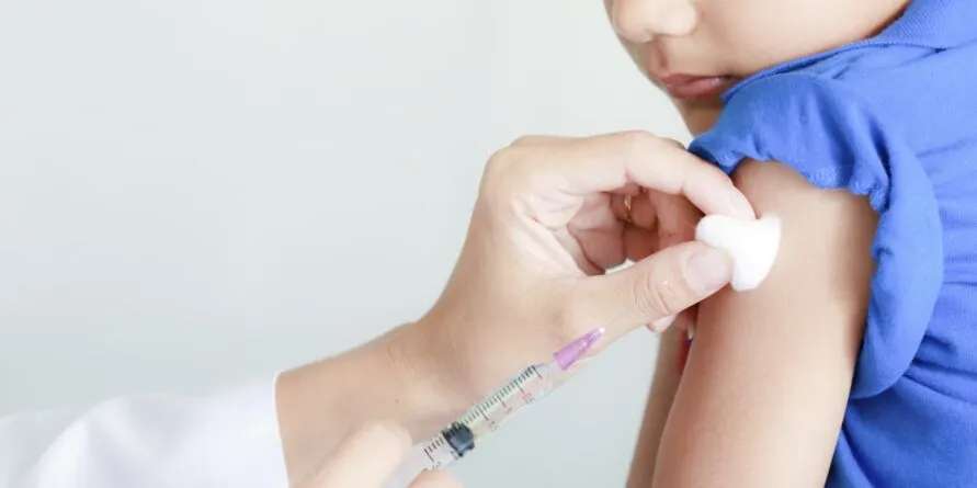 O Ministério da Saúde disponibiliza 20 vacinas para o controle de doenças