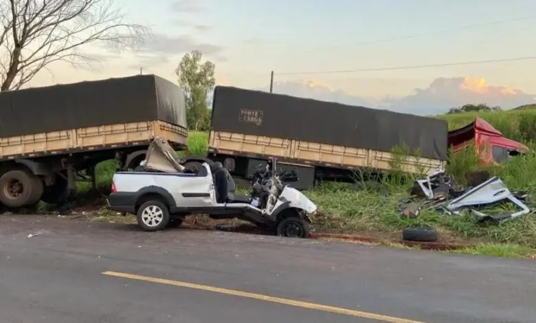 O acidente ocorreu por volta das 16h30, entre o município de Xambrê e o distrito de Casa Branca região de Umuarama.