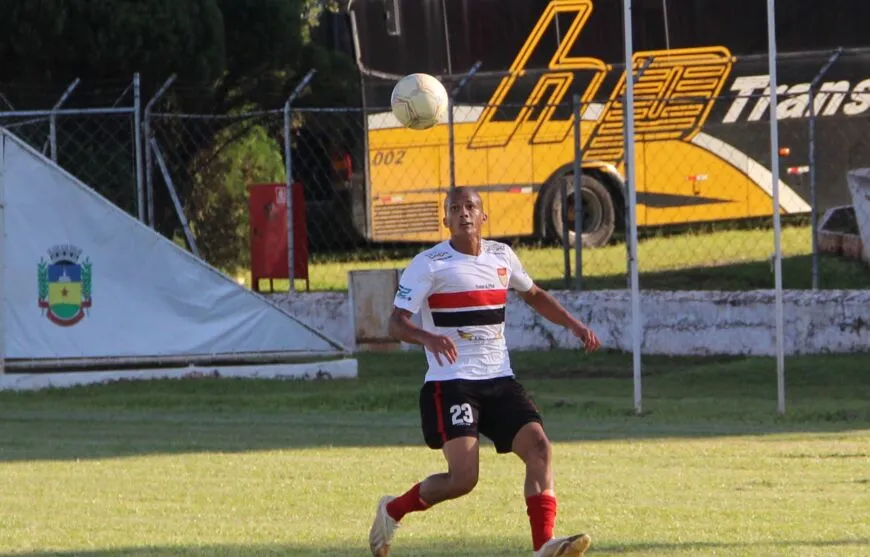 O jogador de futebol Apucarana, Lucas Braciani, de 20 anos, passou recentemente em um teste para integrar um time de Acapulco, no México