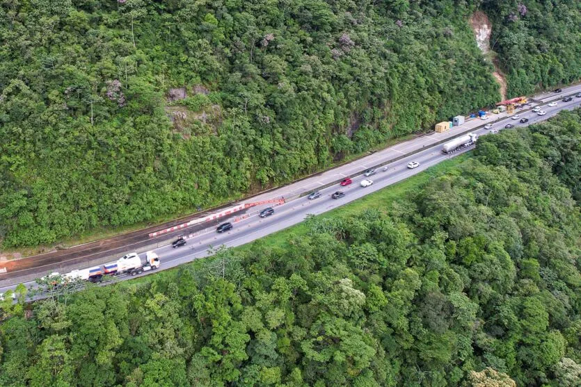 Obras na rodovia BR-277, no Paraná