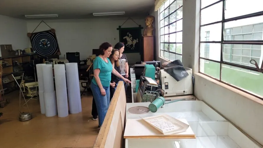 Professoras durante visita técnica ao museu da Unespar em Apucarana