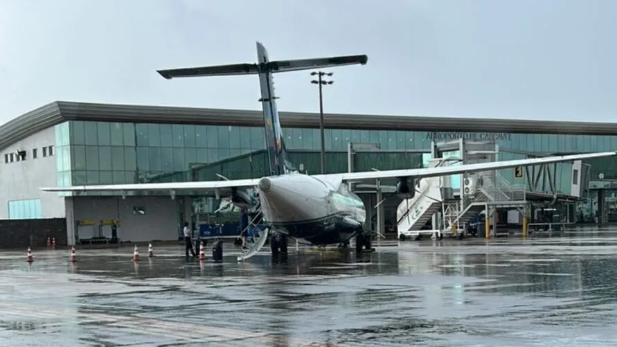 duas aeronaves estavam na pista, quando o forte vento teve início e as arrastou