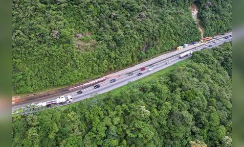 Engavetamento envolve nove veículos na BR-277, no Paraná