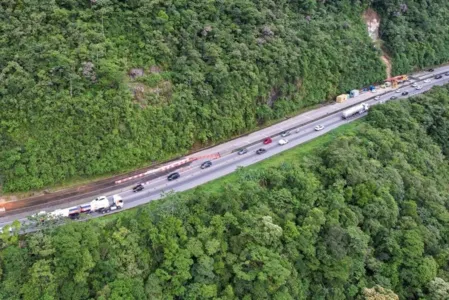 A BR-277 está tendo restrição de veículos pesados nos finais de semana de fevereiro